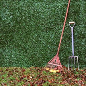 Artificial conifer hedge